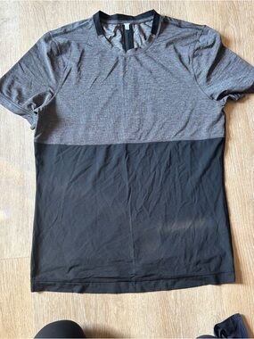 Men's Two-Tone Gray & Black Performance Crew T-Shirt no flaws
